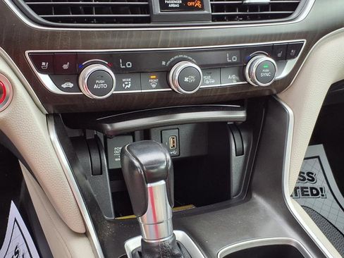 Used 2018 Honda Accord Touring image 19