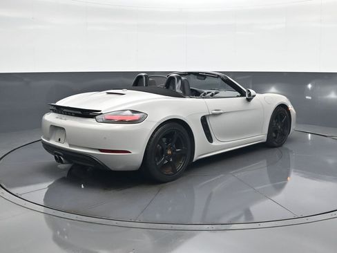 Used 2018 Porsche 718 Boxster image 7