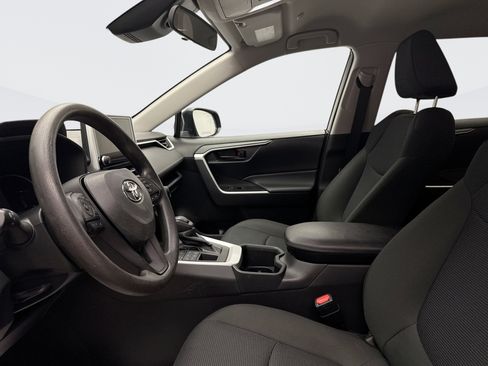 Used 2023 Toyota RAV4 LE image 9