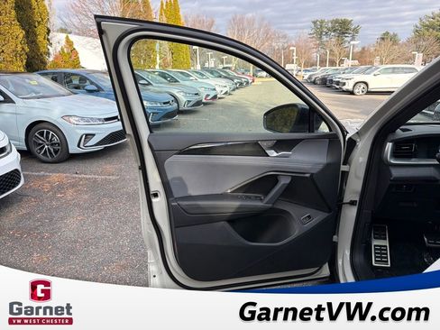 New 2026 Volkswagen Tiguan SE R-Line image 10