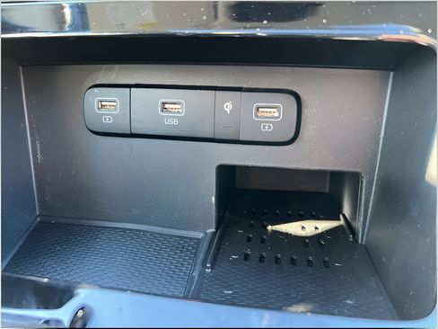 Used 2022 Kia Carnival SX Prestige image 15