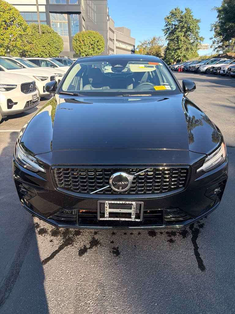 Used 2024 Volvo S60 B5 Plus w/ Climate Package AWD/4WD image 5