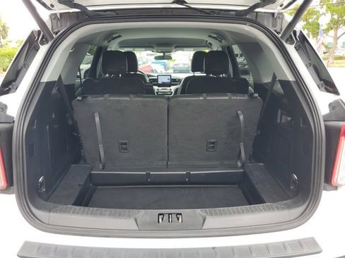 Used 2024 Ford Explorer XLT w/ Equipment Group 202A AWD/4WD image 13