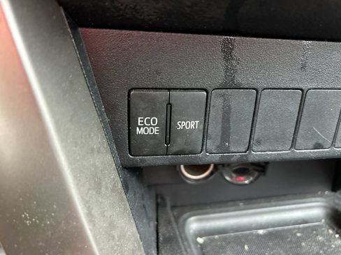 Used 2015 Toyota RAV4 LE AWD/4WD image 31