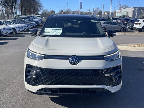 New 2026 Volkswagen Tiguan SE R-Line image 2