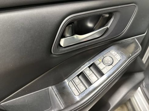 Used 2024 Nissan Rogue SV FWD image 20