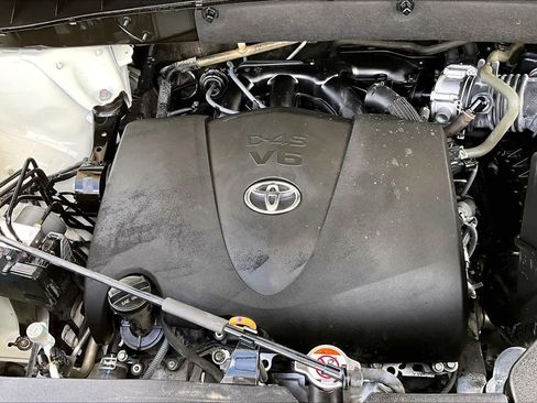 Used 2018 Toyota Highlander Limited Platinum FWD image 33