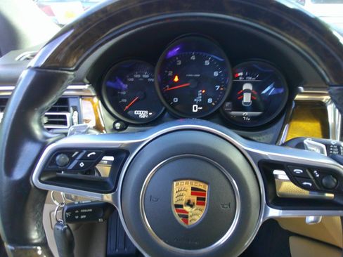 Used 2019 Porsche Macan AWD/4WD image 46