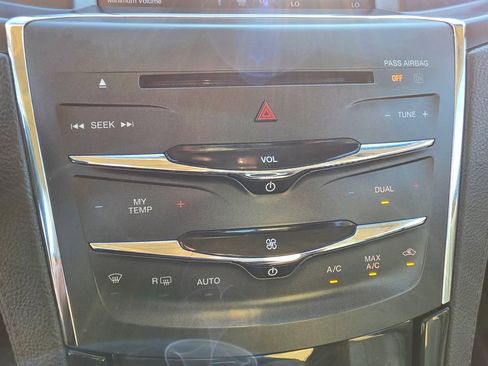 Used 2013 Lincoln MKS AWD image 20