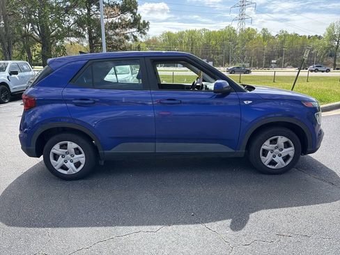 Used 2020 Hyundai Venue SE image 6