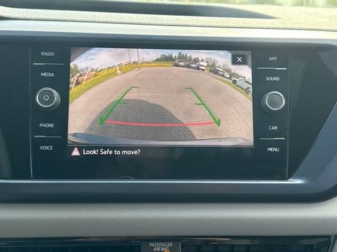 Used 2022 Volkswagen Taos SE image 30