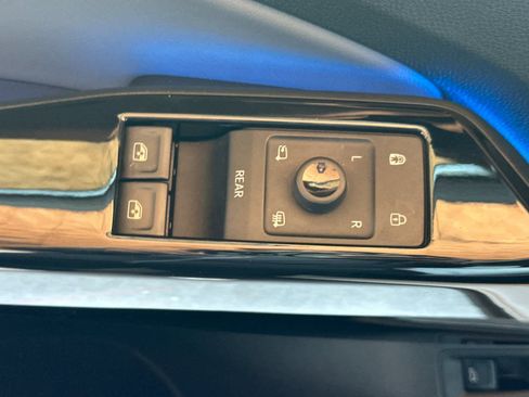 Used 2022 Volkswagen ID.4 Pro S image 13