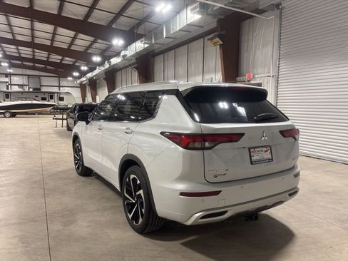 Used 2023 Mitsubishi Outlander SEL image 6