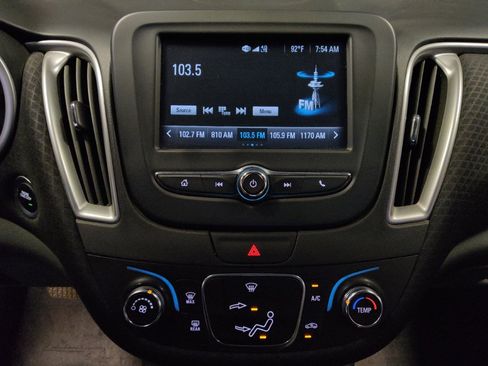 Used 2018 Chevrolet Malibu LS FWD image 25