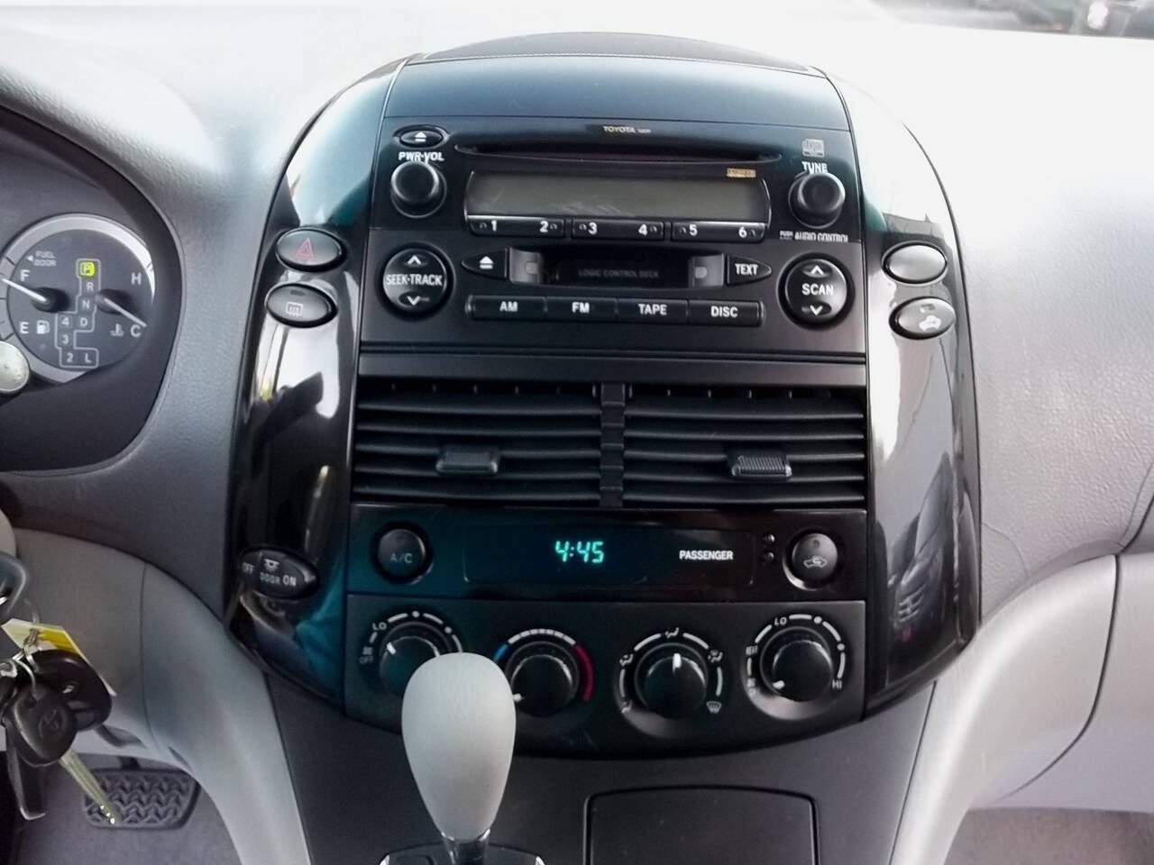 Used 2004 Toyota Sienna LE w/ LE Pkg 7 FWD image 15