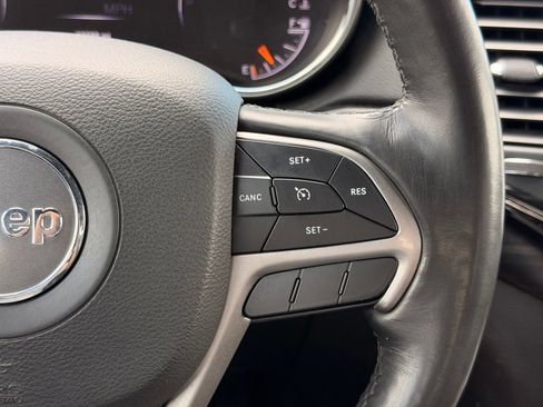 Used 2019 Jeep Grand Cherokee Altitude AWD/4WD image 31