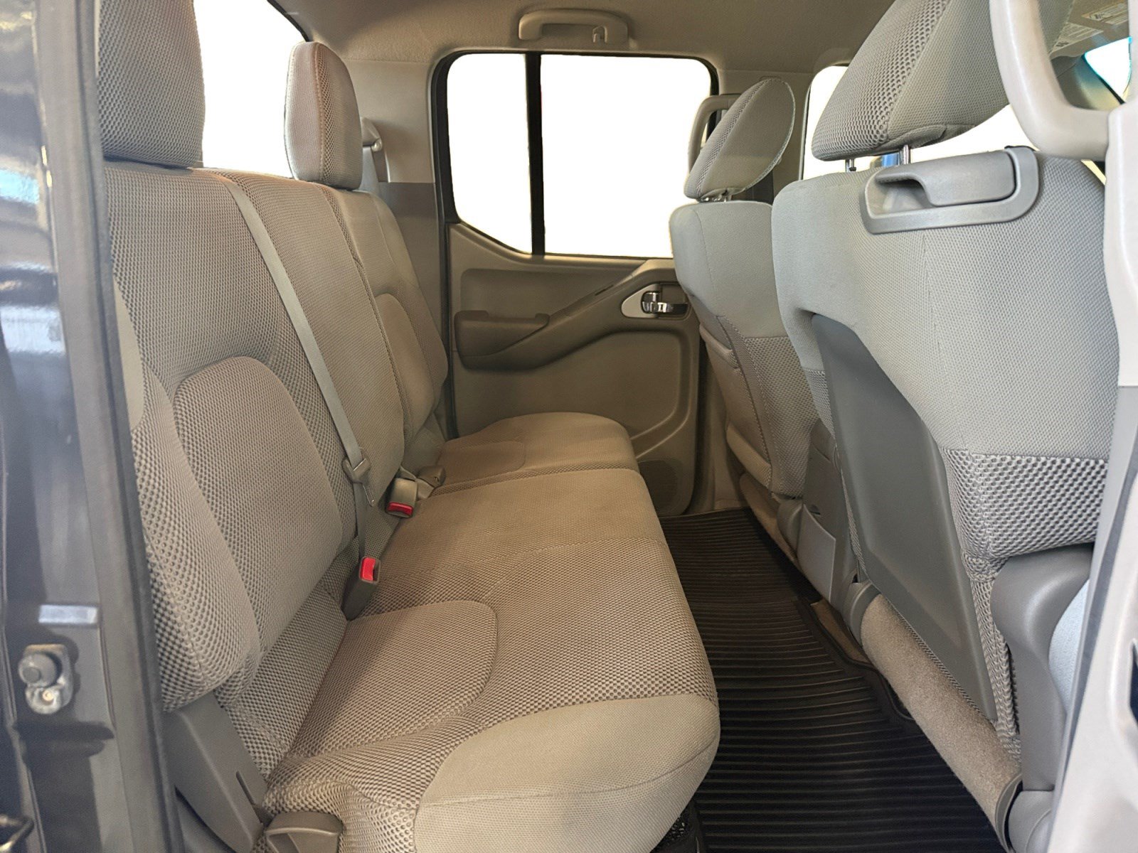 Used 2012 Nissan Frontier SV w/ SV Premium Utility Pkg AWD/4WD image 18