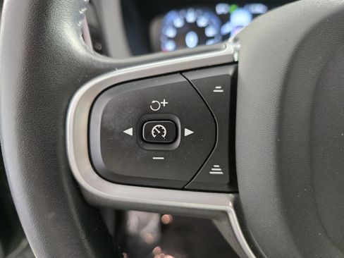 Used 2020 Volvo XC60 T5 Momentum w/ Protection Package AWD/4WD image 28