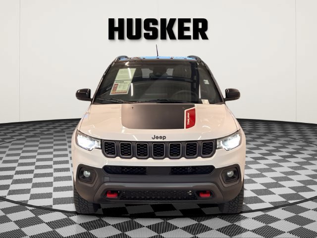 Used 2025 Jeep Compass Trailhawk AWD/4WD image 3