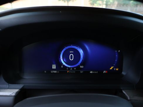 Used 2021 Ford Explorer Platinum w/ Equipment Group 601A AWD/4WD image 17