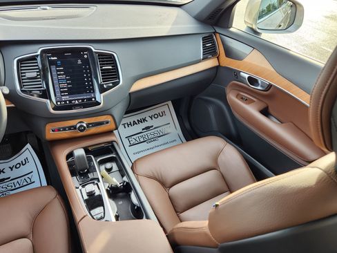 Used 2023 Volvo XC90 B6 Plus image 16