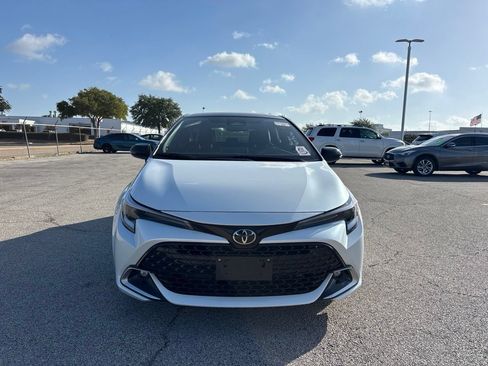 Used 2025 Toyota Corolla XSE FWD image 2