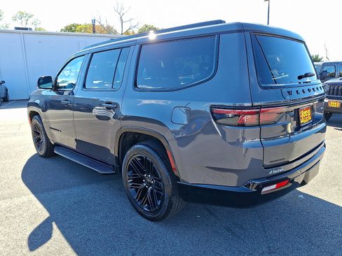 Used 2023 Jeep Wagoneer Series II image 4