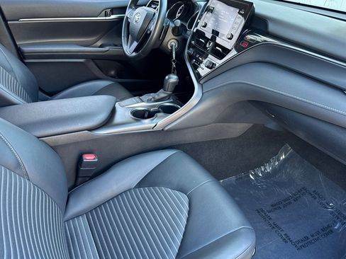 Used 2024 Toyota Camry SE image 31