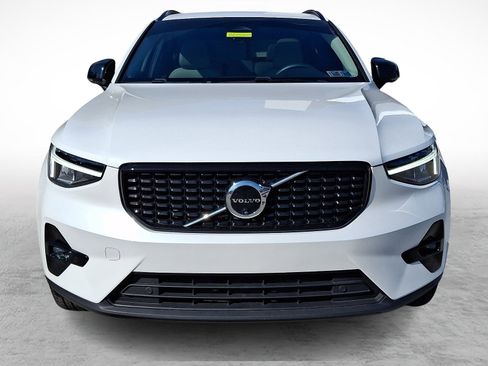 Used 2024 Volvo XC40 B5 Plus w/ Climate Package image 2