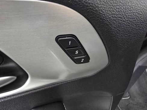 Used 2023 Chrysler Pacifica Limited w/ Uconnect Theater Family Group FWD image 25