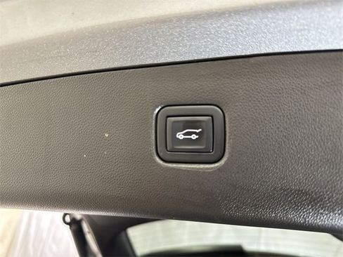 Used 2023 Chevrolet Blazer LT image 23