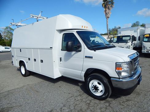 Used 2022 Ford E-450 and Econoline 450 Super Duty w/ Power Windows & Locks Group image 10