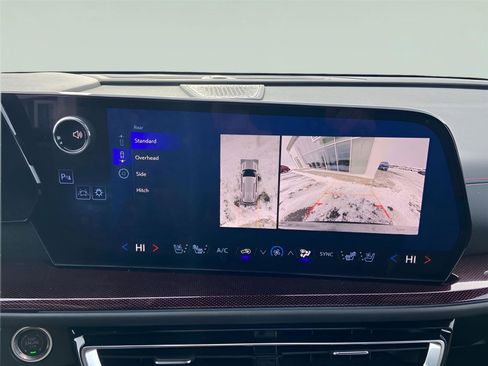 Used 2025 Chevrolet Traverse RS image 23