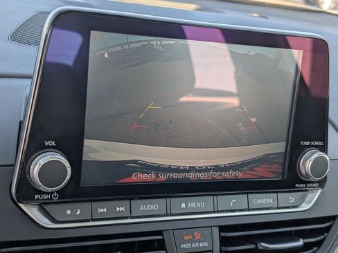 Used 2025 Nissan Altima 2.5 SV FWD image 14