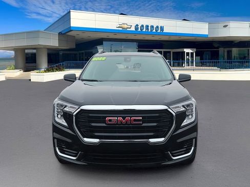 Used 2022 GMC Terrain SLE w/ Driver Convenience Package image 2