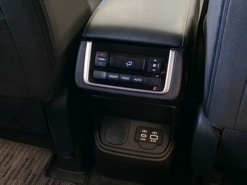 Used 2023 Subaru Ascent Premium w/ Convenience Package image 19