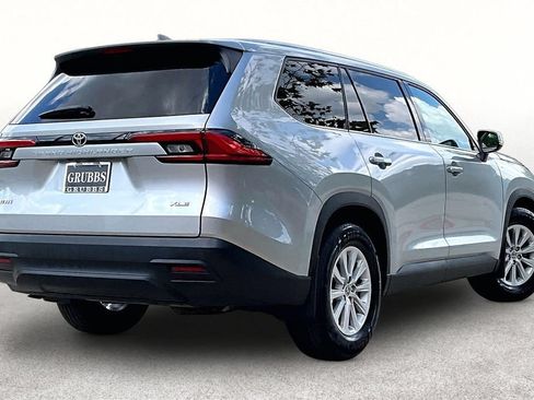 Used 2024 Toyota Grand Highlander FWD image 2