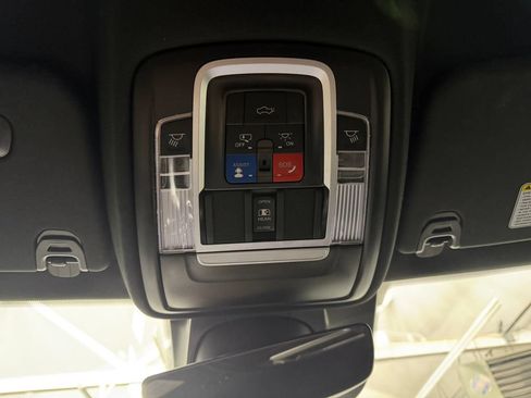 Used 2024 RAM 1500 Laramie AWD/4WD image 30