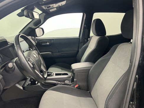 Used 2021 Toyota Tacoma TRD Off-Road image 11