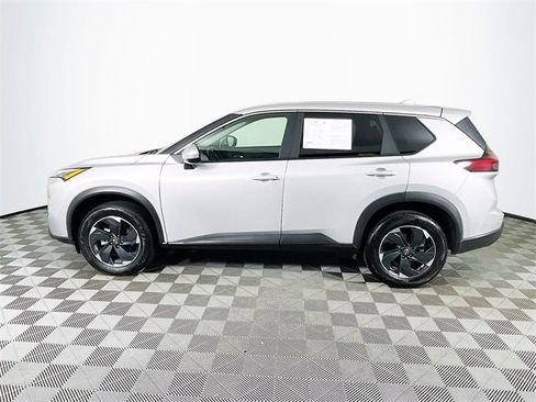 Used 2025 Nissan Rogue SV image 5