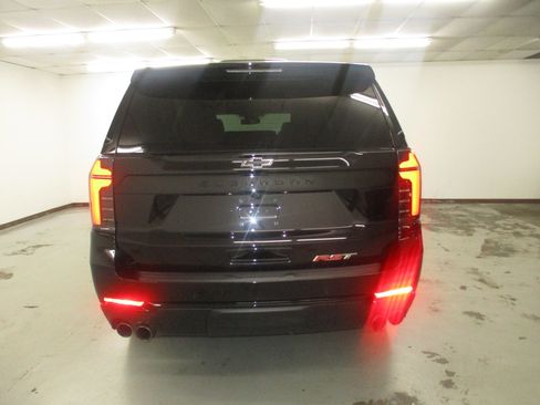 Used 2026 Chevrolet Suburban RST w/ Comfort Package AWD/4WD image 18