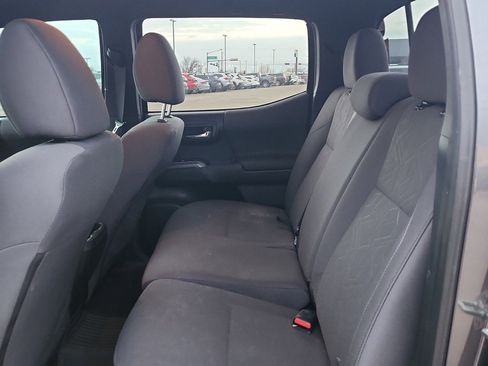 Used 2018 Toyota Tacoma TRD Sport image 13