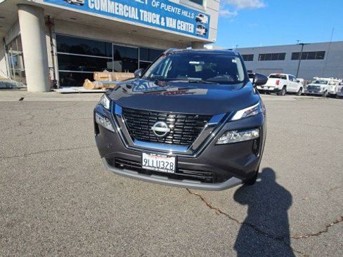 Used 2023 Nissan Rogue SV w/ SV Premium B Package FWD image 3
