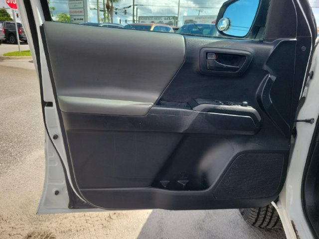 Used 2018 Toyota Tacoma SR AWD/4WD image 14