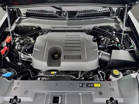 New 2026 Land Rover Defender 110 X-Dynamic SE image 32