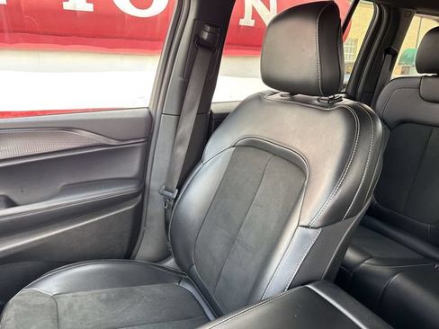 Used 2025 Jeep Grand Cherokee Altitude AWD/4WD image 23