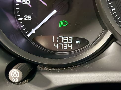 Certified 2023 Porsche Macan AWD/4WD image 40
