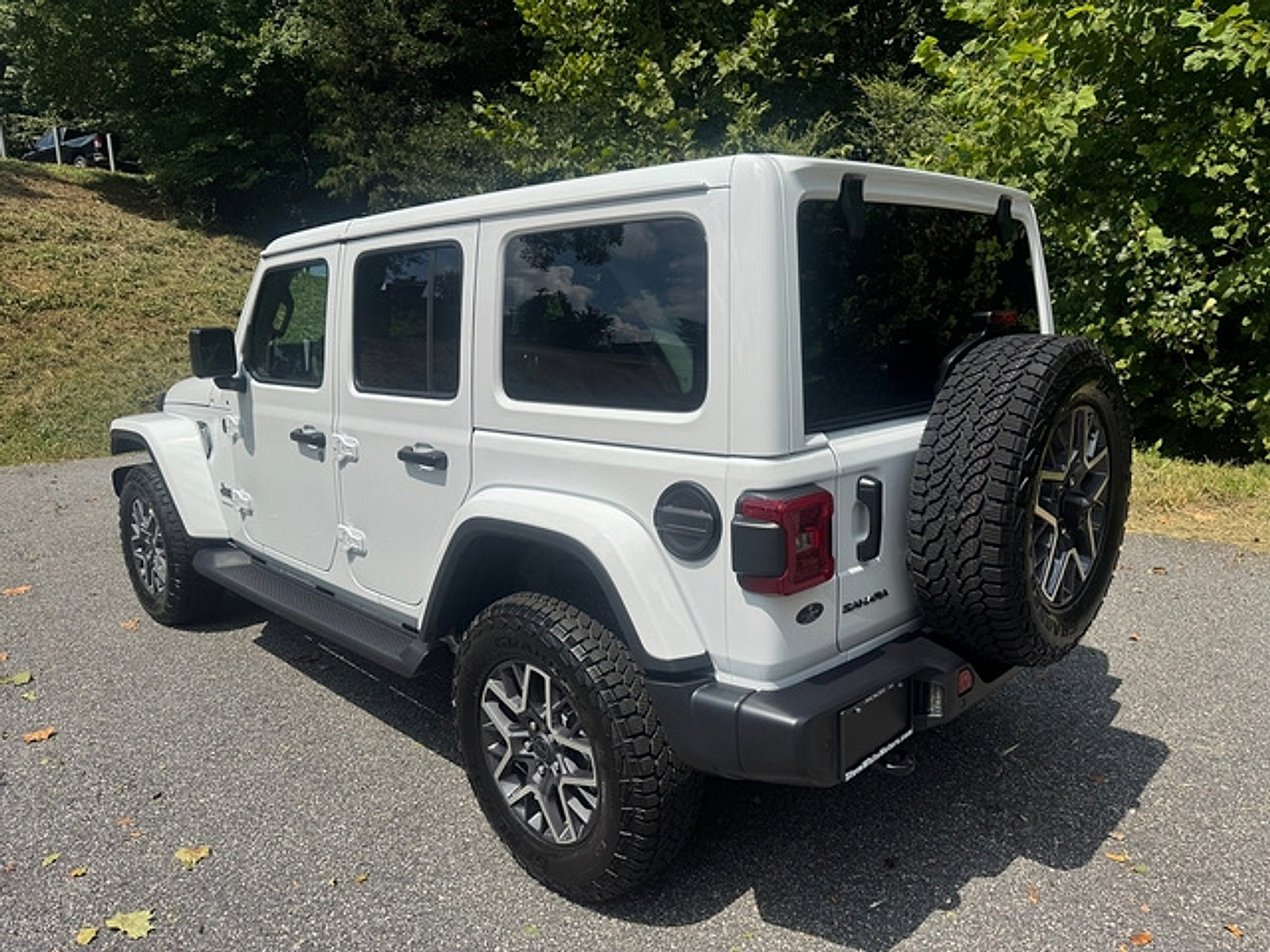 New 2026 Jeep Wrangler Unlimited Sahara AWD/4WD image 9