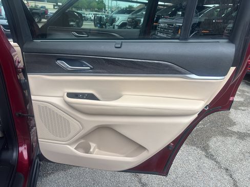 Used 2025 Jeep Grand Cherokee L Limited w/ Luxury Tech Group II AWD/4WD image 17