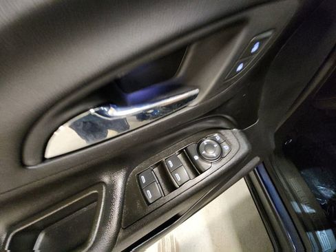 Used 2023 Chevrolet Equinox LT image 34